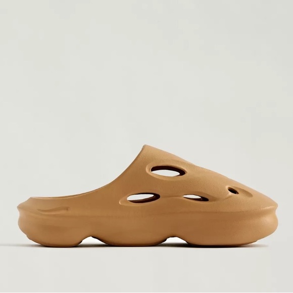 Urban Outfitters Other - NEW UO molded mule water shoes unisex